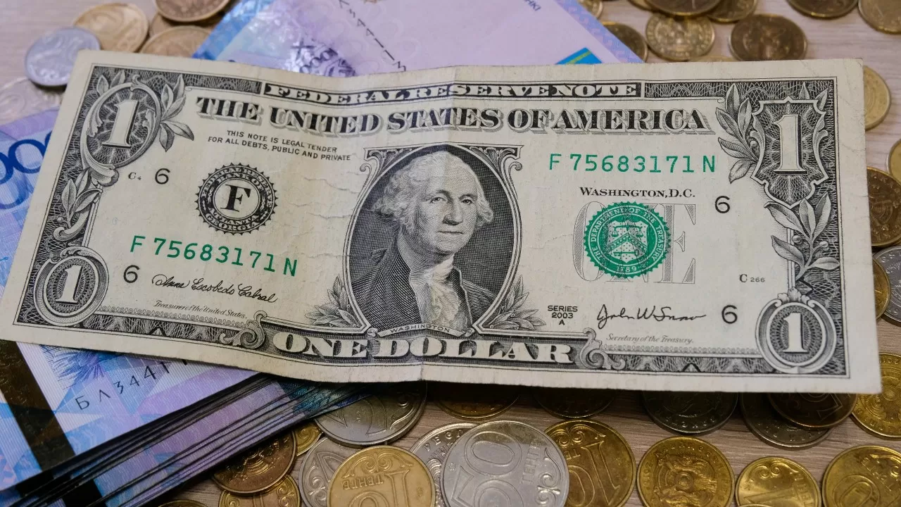 Ұлттық валюта долларға қатысты 6 теңгеге әлсіреді