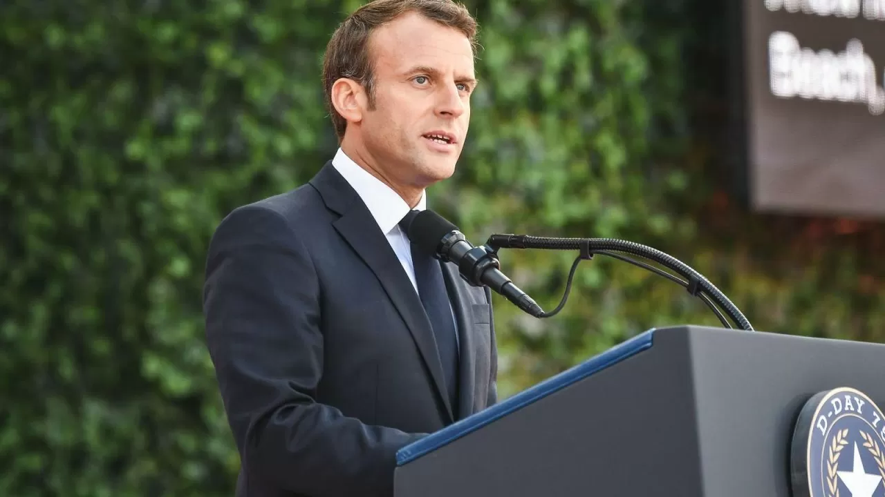 Стало известно, кто лидирует в первом туре выборов президента Франции  