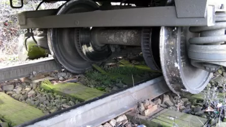 Еще пять вагонов грузового поезда сошли с рельсов в ВКО