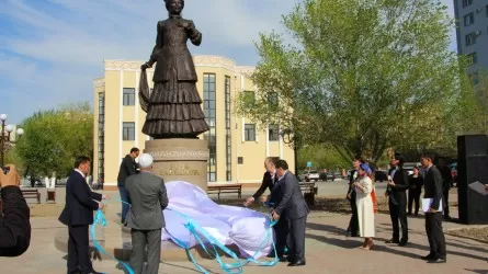 В Кызылорде открыли памятник Розе Баглановой