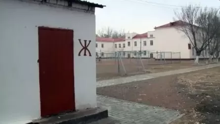 23 школы в Туркестанской области оштрафованы из-за уличных туалетов