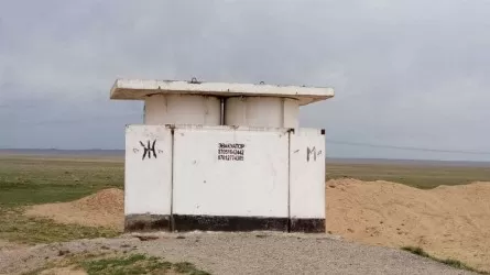 В Туркестанской области директоров школ наказали за уличные туалеты