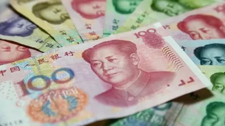 Почему слабеет китайский юань, объяснил эксперт  