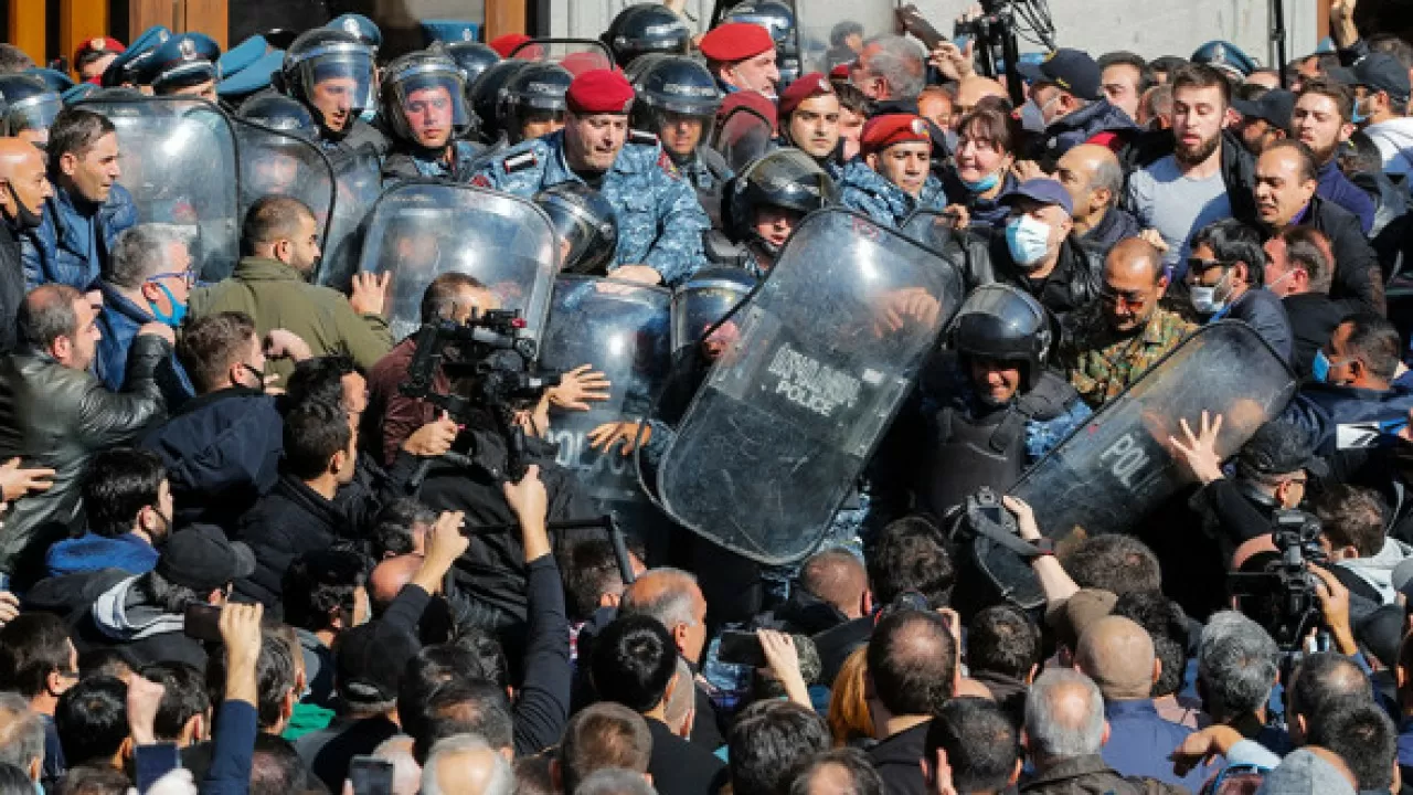 Протестанты в Армении продолжают требовать отставки Пашиняна