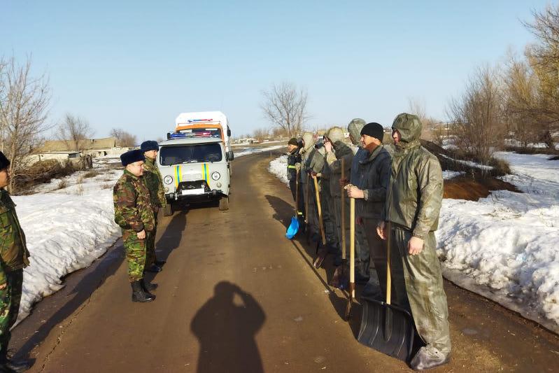 БҚО-да тасқын су шайып кеткен соң бірнеше көлік жолы жабылды  