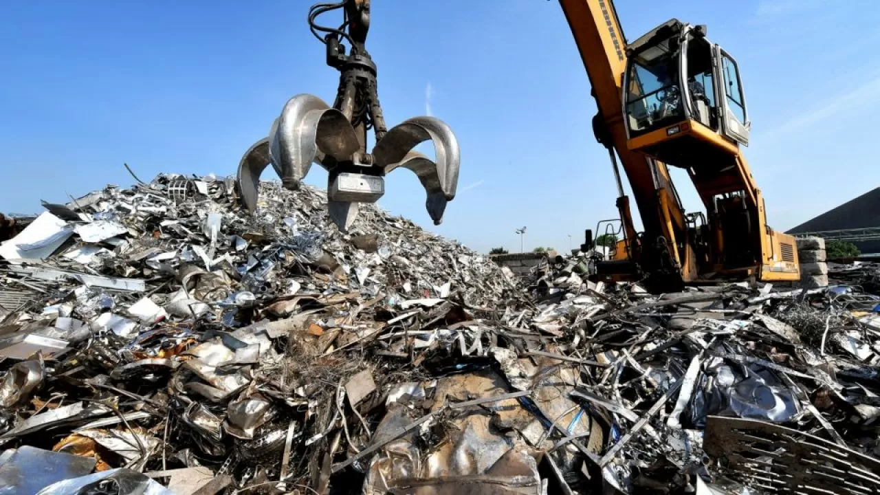 Стало известно, в какие страны Казахстан отправлял отходы и лом чёрных металлов 