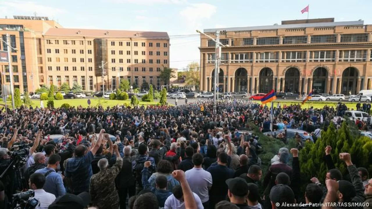 Число задержанных в столице Армении оппозиционеров достигло 414 человек