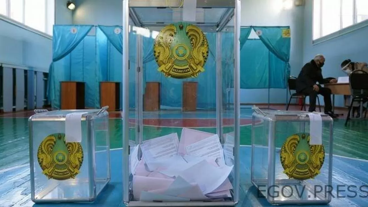 Учителя и педагоги Казахстана требуют отстранить их от организации выборов
