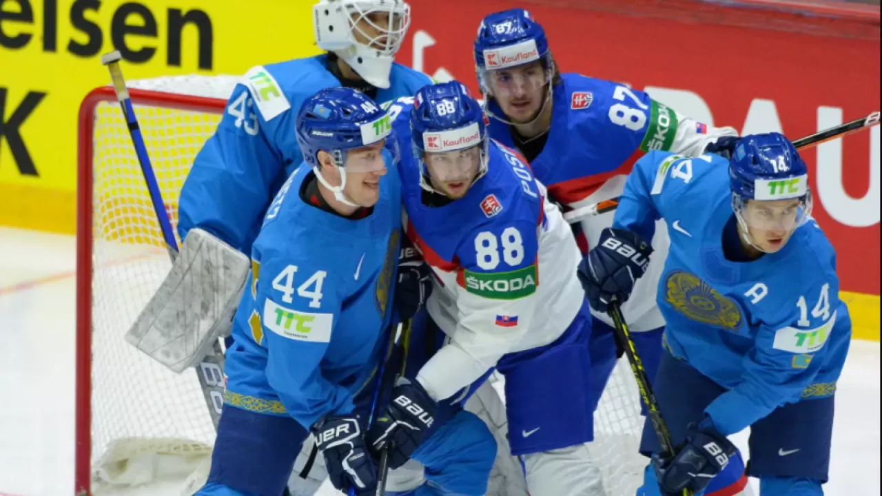 Казахстан продлил серию поражений на ЧМ по хоккею