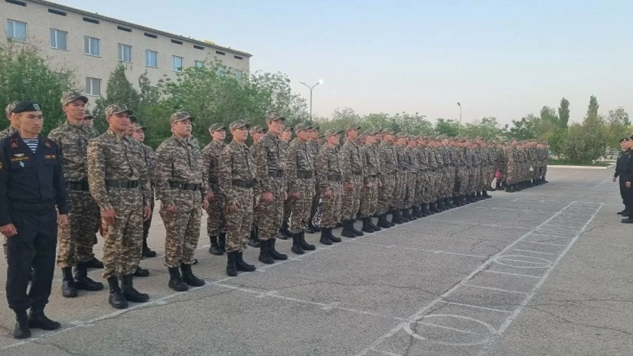 В бригаду морской пехоты в Актау прибыли 50 новобранцев