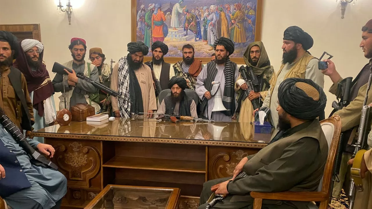 В Афганистане распустили парламент и Совет безопасности страны