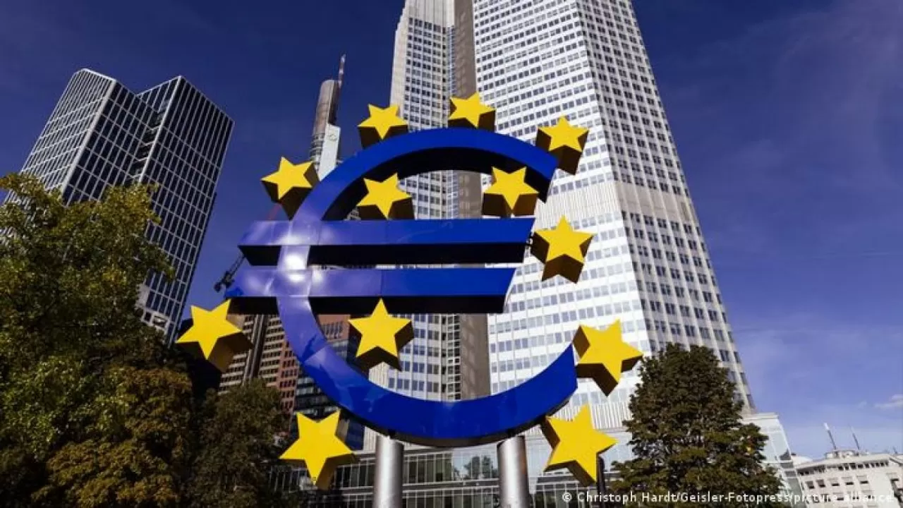 Инфляция в еврозоне в апреле стабилизировалась на рекордном уровне – 7,4%  