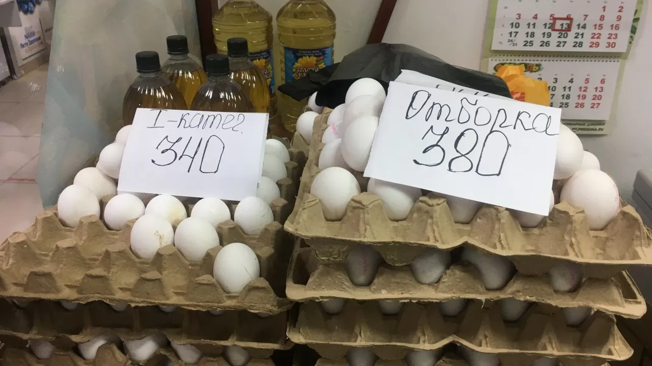 В Павлодаре подешевело яйцо, но не хватает капусты и сахара