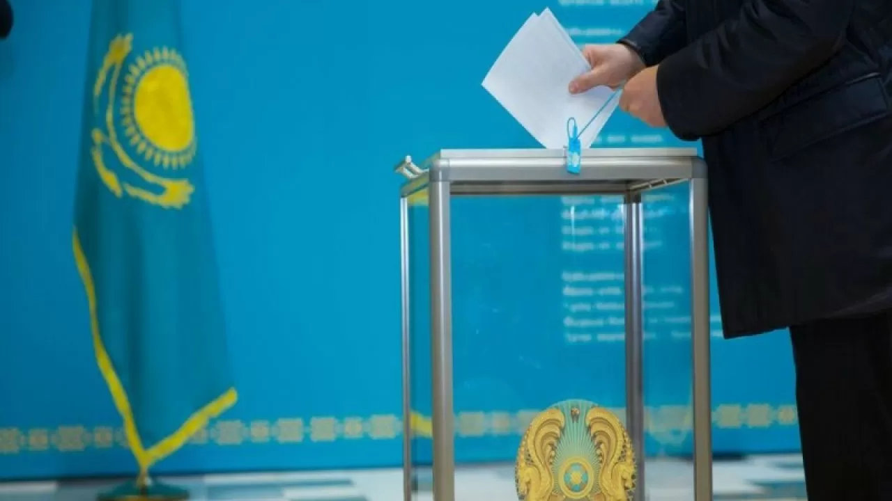 Соцопрос: более 72% казахстанцев поддерживают идею проведения референдума  