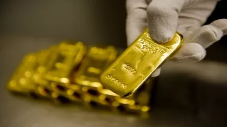 Казахстанцы кинулись скупать золото 