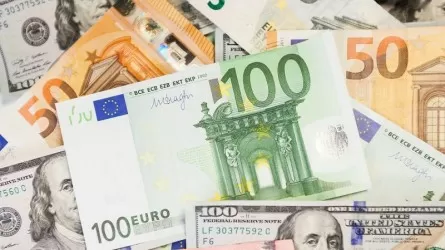 Почему резко обвалился евро, объяснил эксперт 