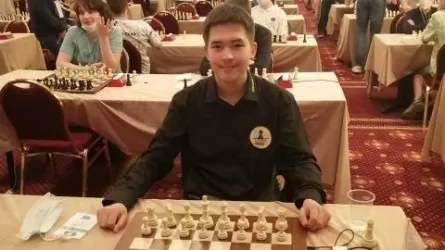 17-летний казахстанец стал чемпионом мира по быстрым шахматам