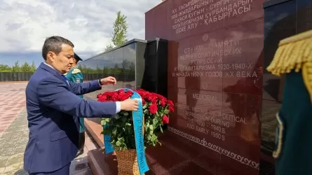 Әлихан Смайылов «АЛЖИР» мемориалдық-мұражай кешеніне барды