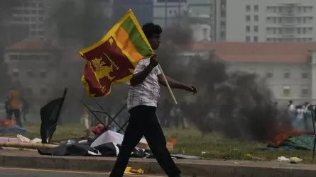 Премьер-министр Шри-Ланки объявил об отставке на фоне массовых беспорядков