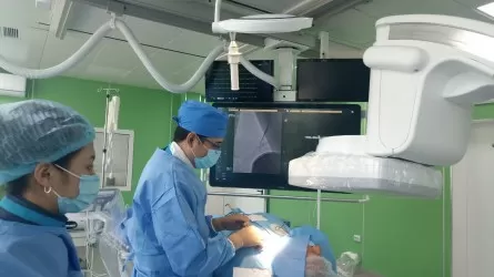 Алматыдағы Орталық қалалық клиникалық аурухана дәрігерлері тұңғыш рет кардиостимулятор орнатты