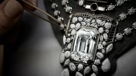 Бриллиантовое украшение за миллион тенге украла астанчанка из магазина