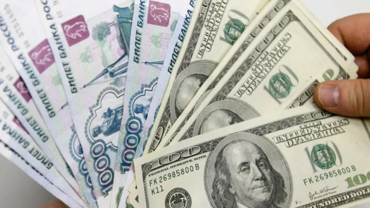 Курс доллара упал ниже 60 рублей впервые с апреля 2018 года