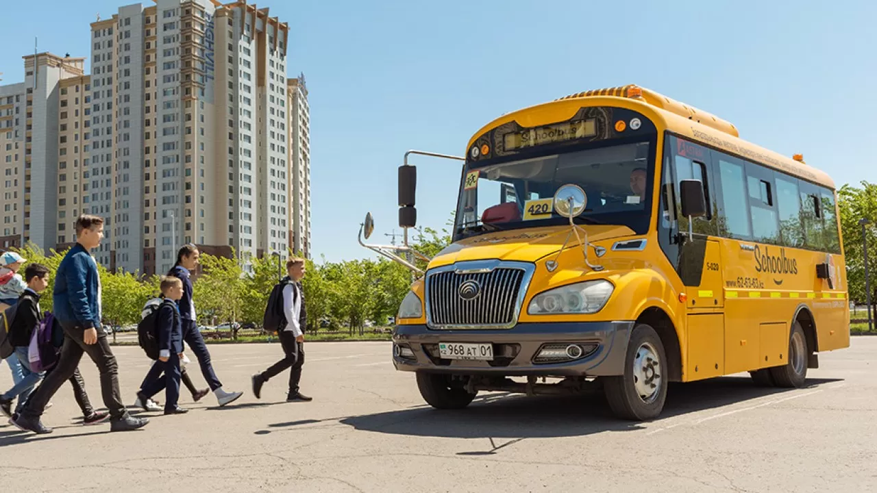 515 новых автобусов получат сельские школы Казахстана