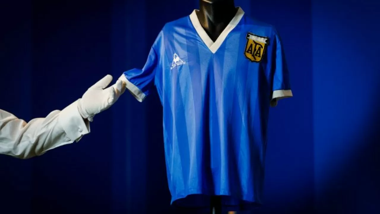 Футболка Марадоны продана на онлайн-аукционе за рекордную сумму в $9,28 млн