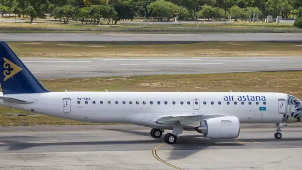 Нова рейс. Embraer e190-e2. Embraer e190-e2 Air Astana. Embraer 190 e2. E190 Air Astana.