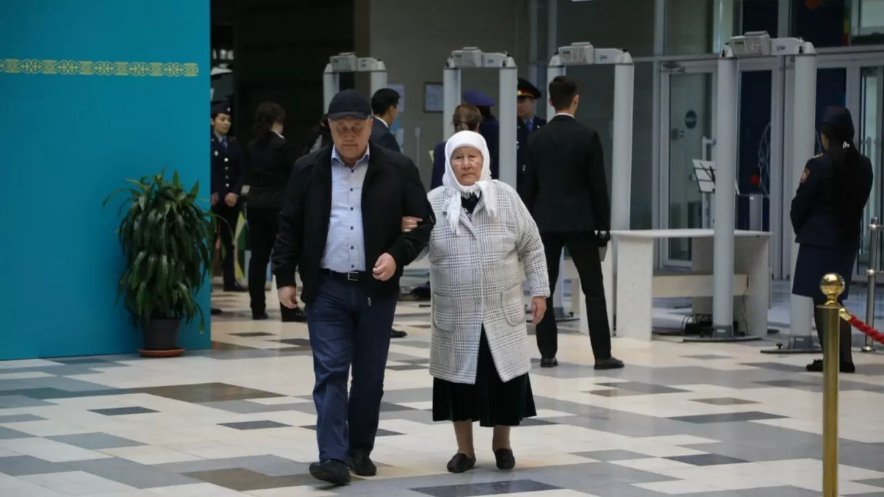Высокую явку на референдум в Казахстане отметил наблюдатель из Азербайджана  