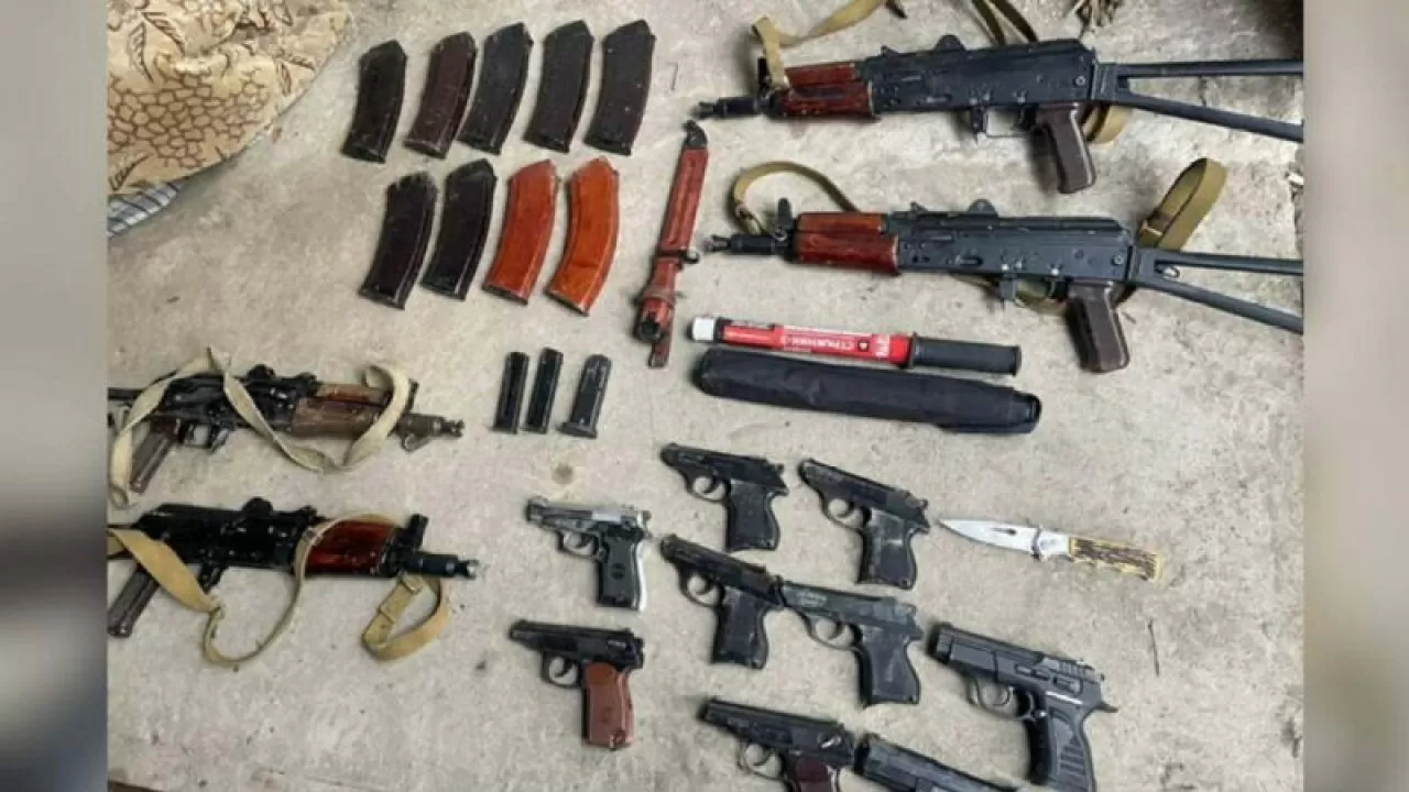 Преступники наворовали оружия с полицейского склада во время январских событий