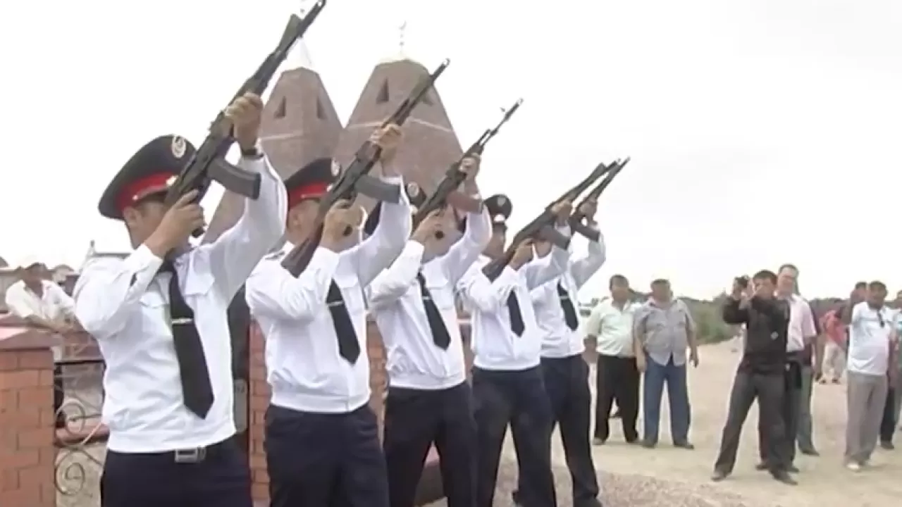 Полиция Алматы выпустила видеоролик памяти погибших сотрудников