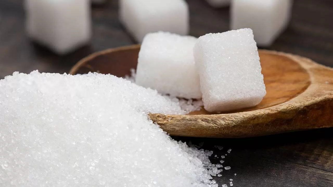Дефицит сахара всерьез бьет по населению и бизнесу