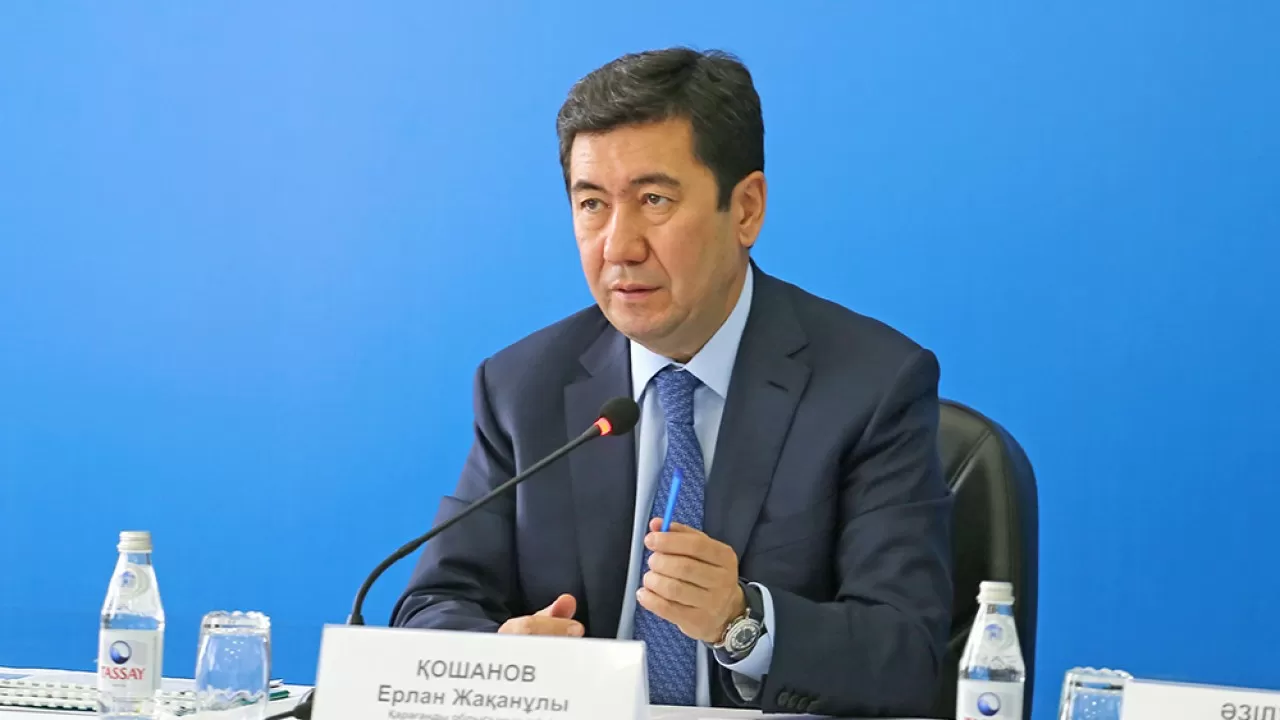 Ерлан Кошанов поздравил казахстанцев с обновленной Конституцией