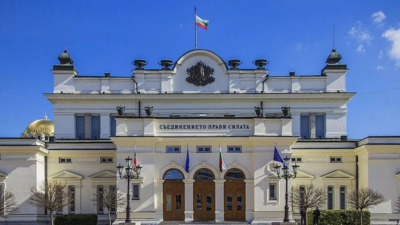 Вотум недоверия правительству вынесли в Болгарии