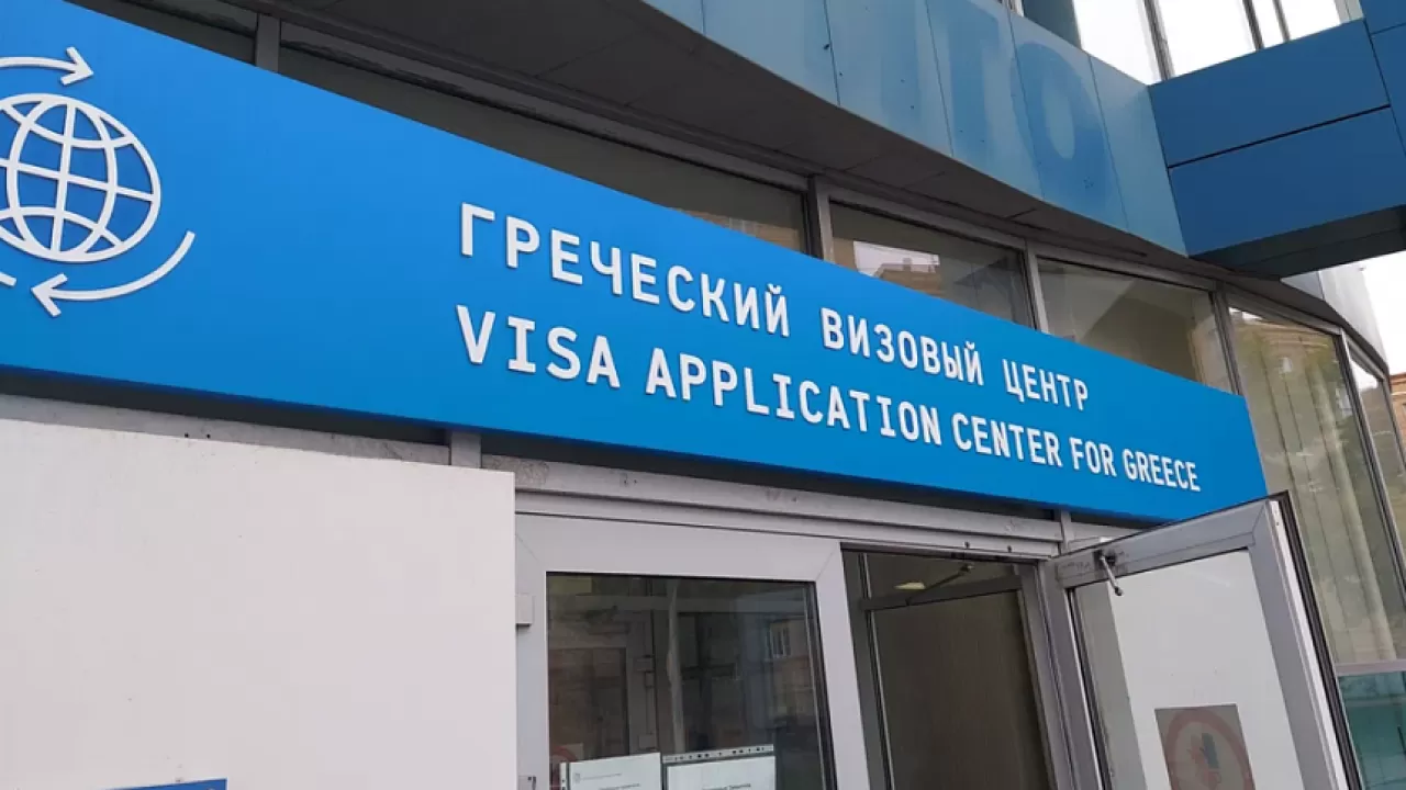 Греция приостановила прием документов на визы у россиян