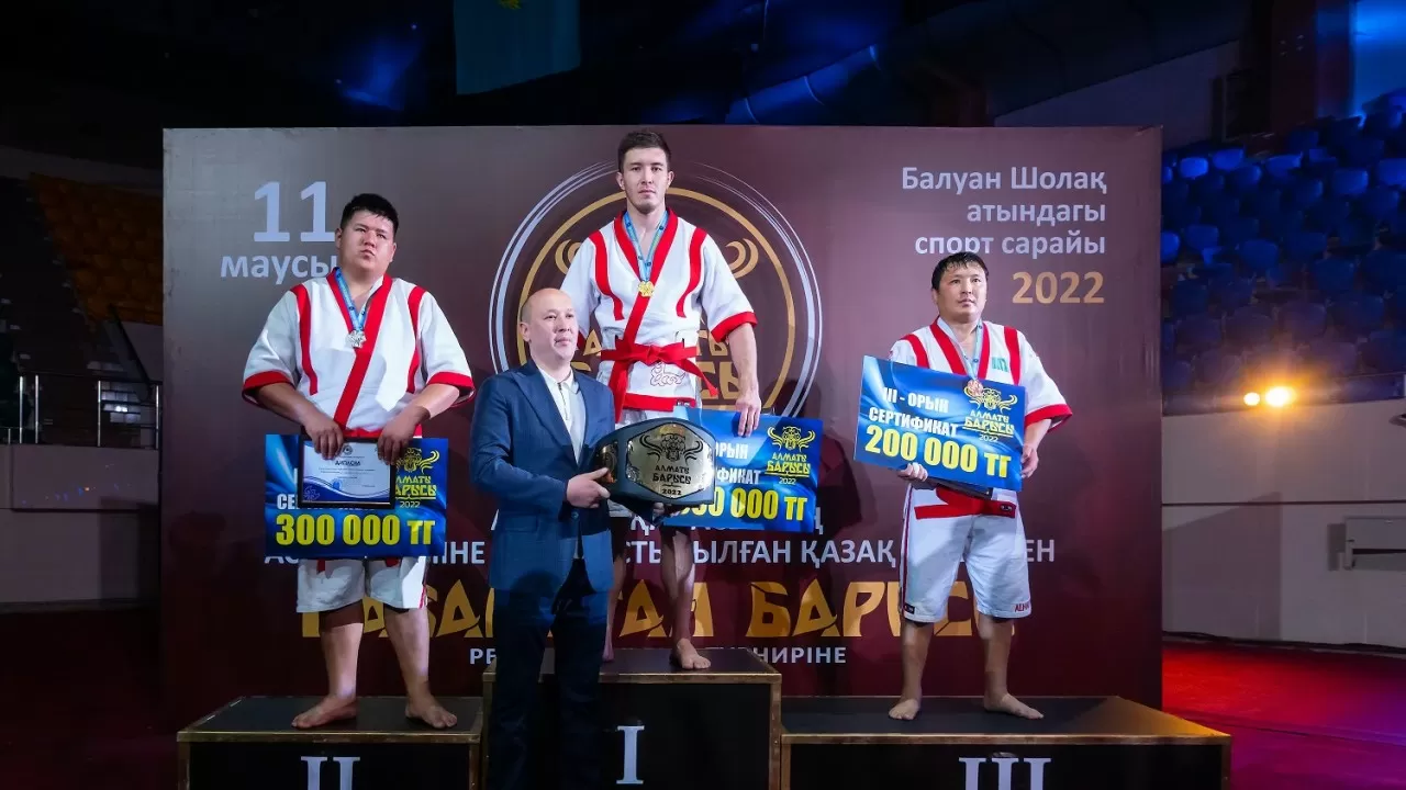 Алматинские палуаны сошлись в схватке на турнире "Алматы барысы" 