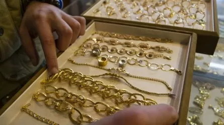 Иностранец надурил продавцов золота на 2,5 млн тенге