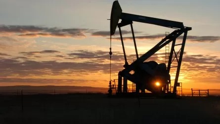 Цены на нефть колеблются между ростом и снижением 