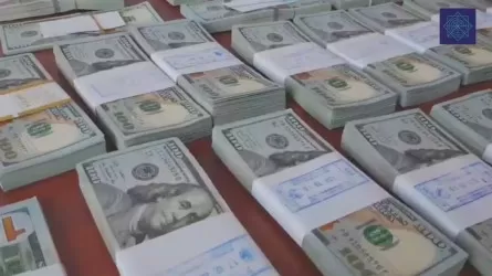 Более 550 тыс. долларов и 26 тыс. евро пытались вывезти через аэропорт Алматы