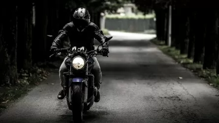 Мотоциклист погиб в жестком ДТП на трассе в ЗКО