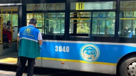 Контролеры появились в некоторых автобусах и троллейбусах Алматы