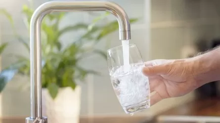 Правда или миф, что в питьевую воду добавляют опасный яд?  