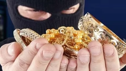 Золото на 4,2 млн тенге сдала в ломбард продавщица ювелирного магазина