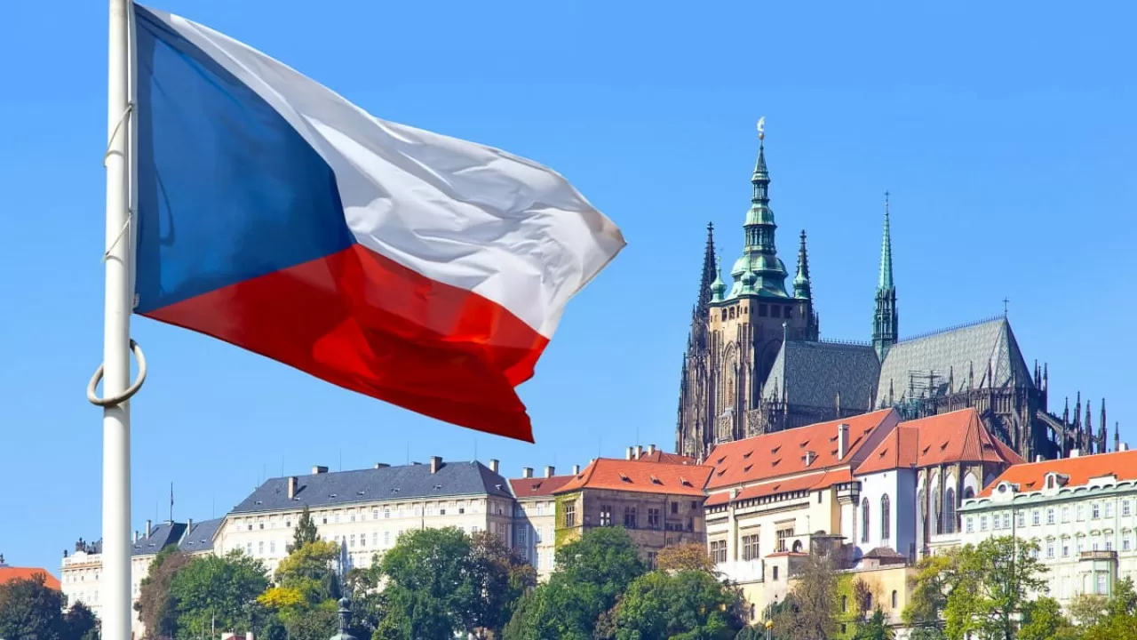 Визы на въезд в Чехию не будут выдавать гражданам РФ и Беларуси 