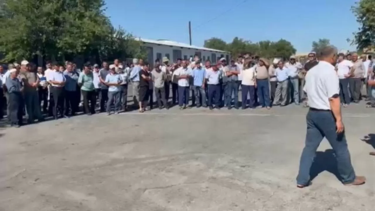 700 строителей в Туркестанской области с марта не получают зарплату
