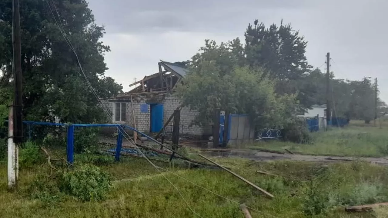 Крышу снесло. В сельском районе Павлодарской области прошел ураган