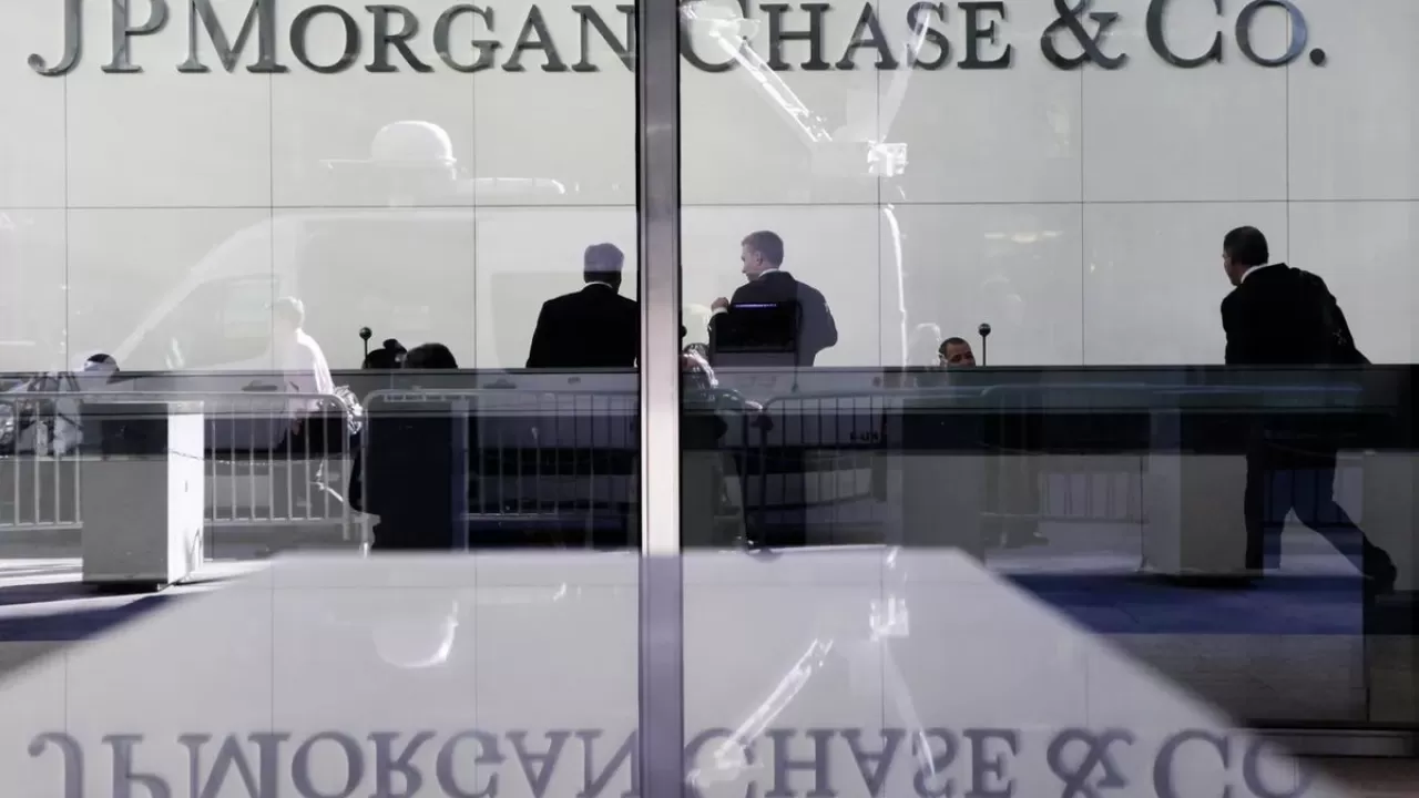 JPMorgan предупредил об "опасной близости" экономики США к рецессии