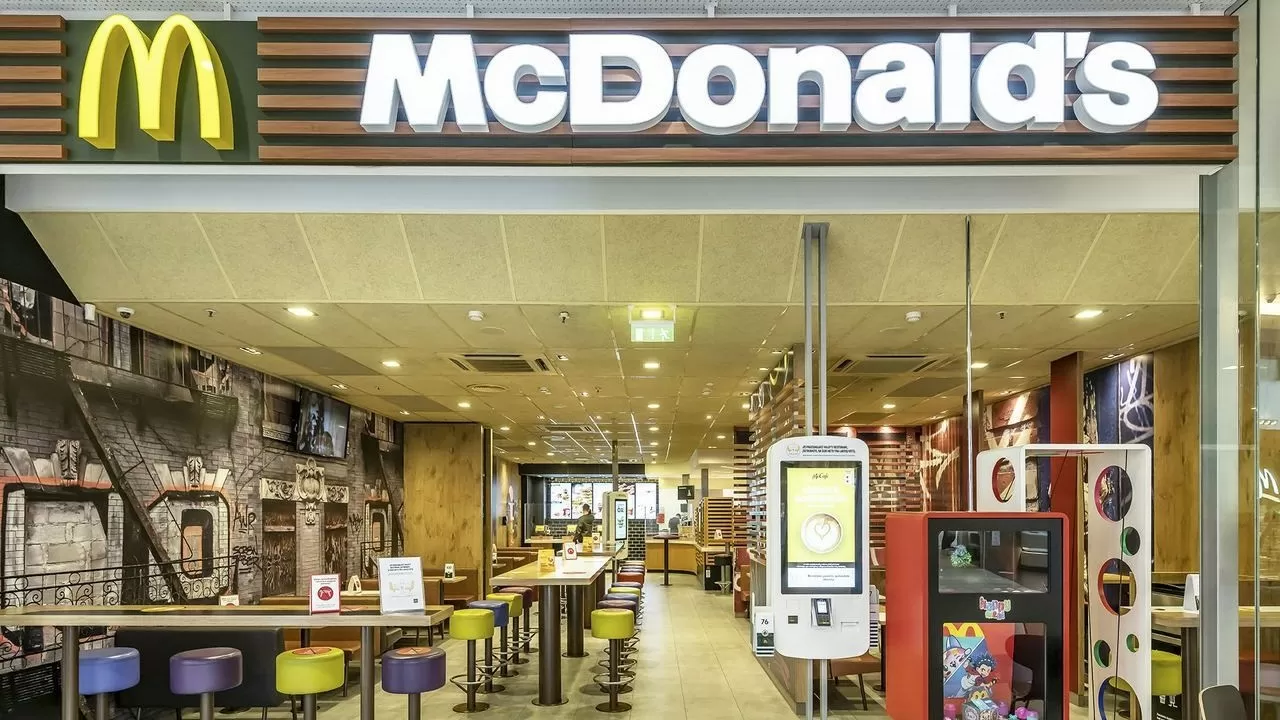 McDonald's мейрамханалары біртіндеп жұмыс істей бастады