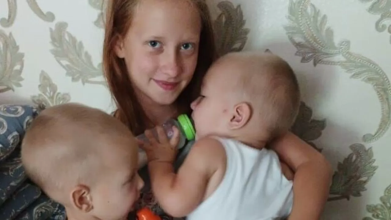 В Шымкенте 12-летняя девочка спасла из огня годовалых близнецов
